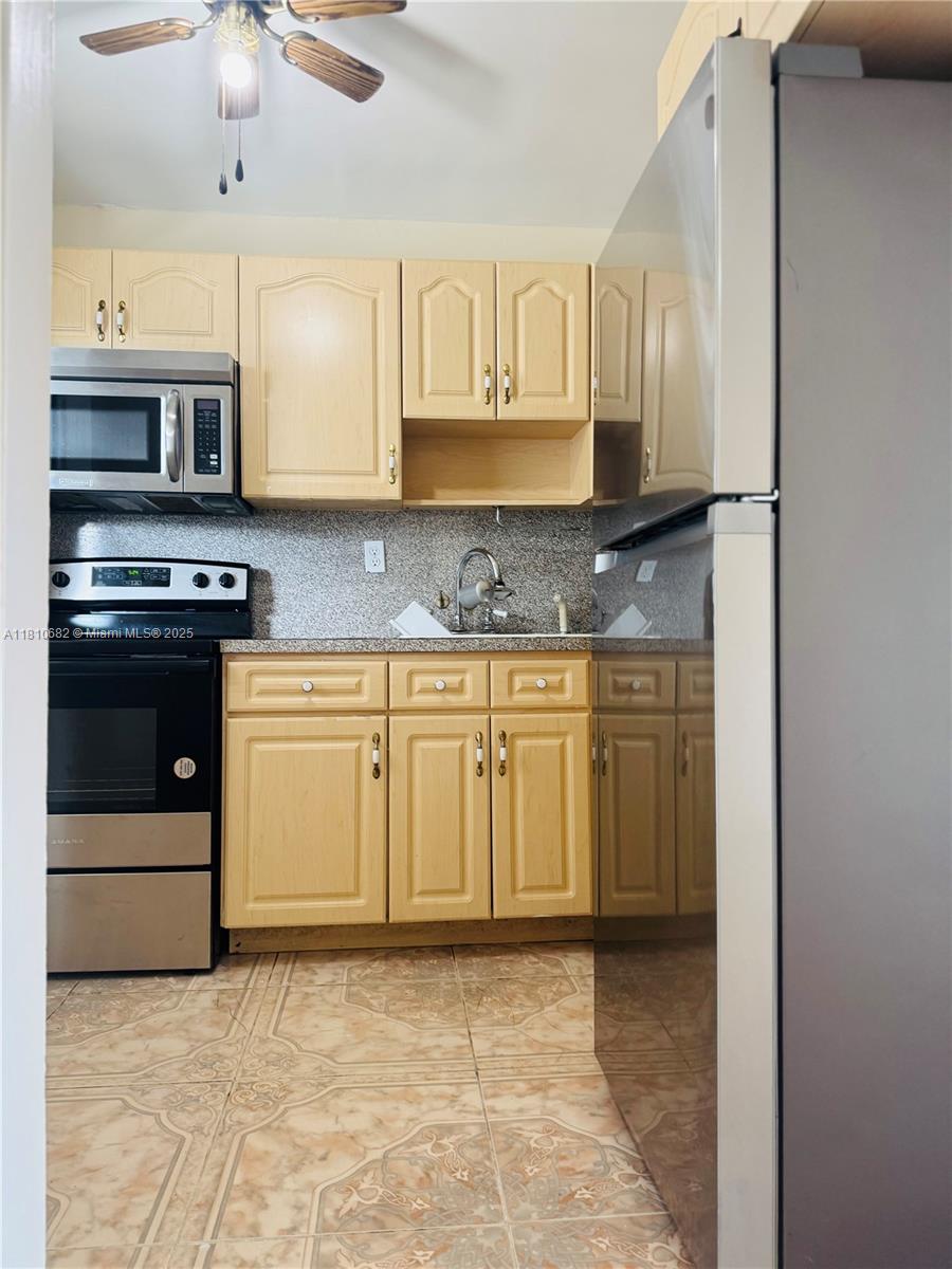 1735 W 60th St M305, Hialeah, Miami-Dade County, Florida - 2 Bedrooms  
2 Bathrooms - 