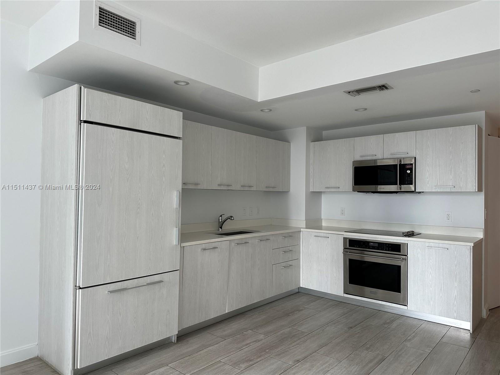 BRICKELL HEIGHTS EAST CON - Residential Lease
