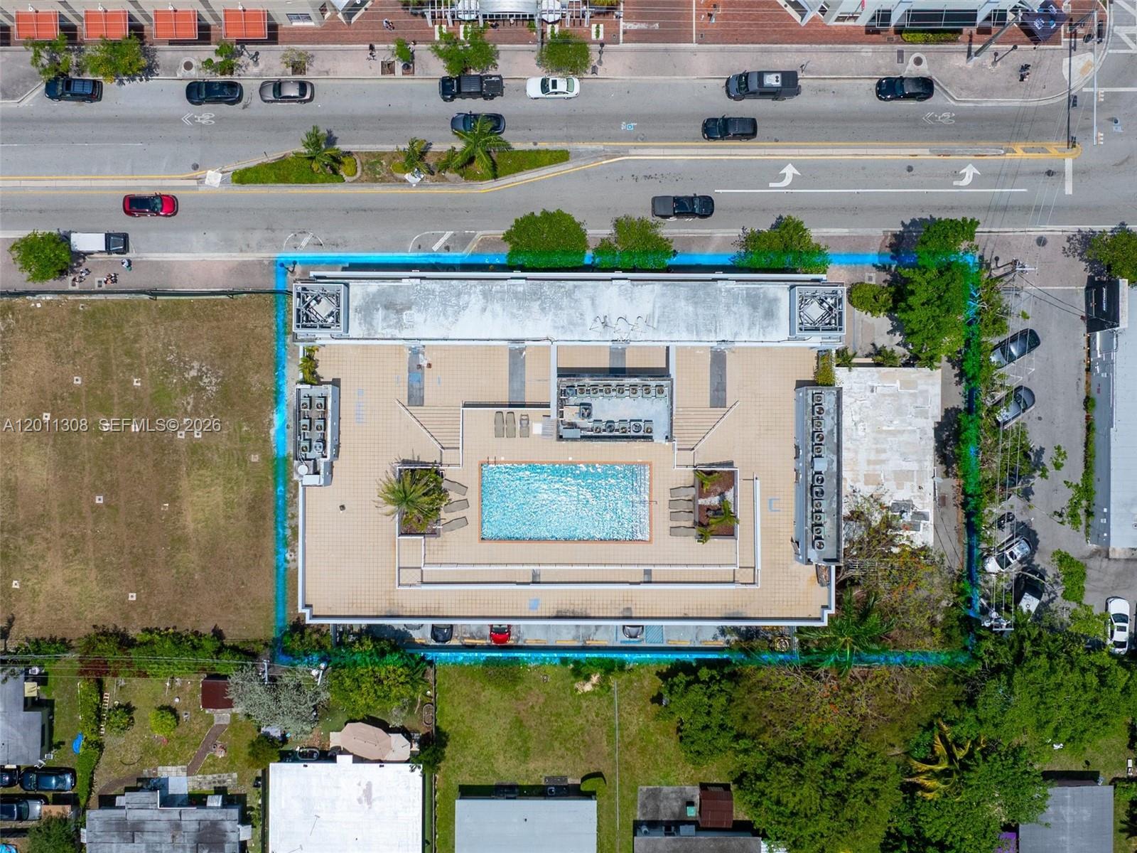 COCOSTYLE @ 3250 GRAND AV - Residential