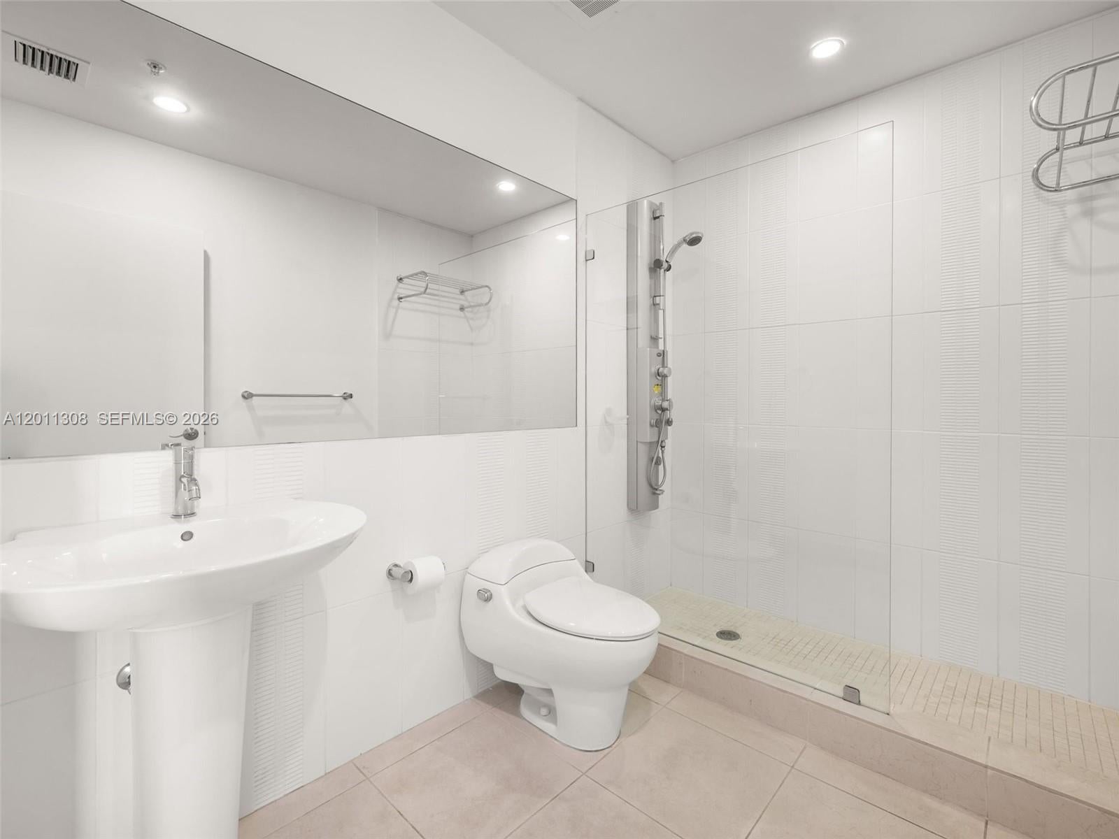COCOSTYLE @ 3250 GRAND AV - Residential