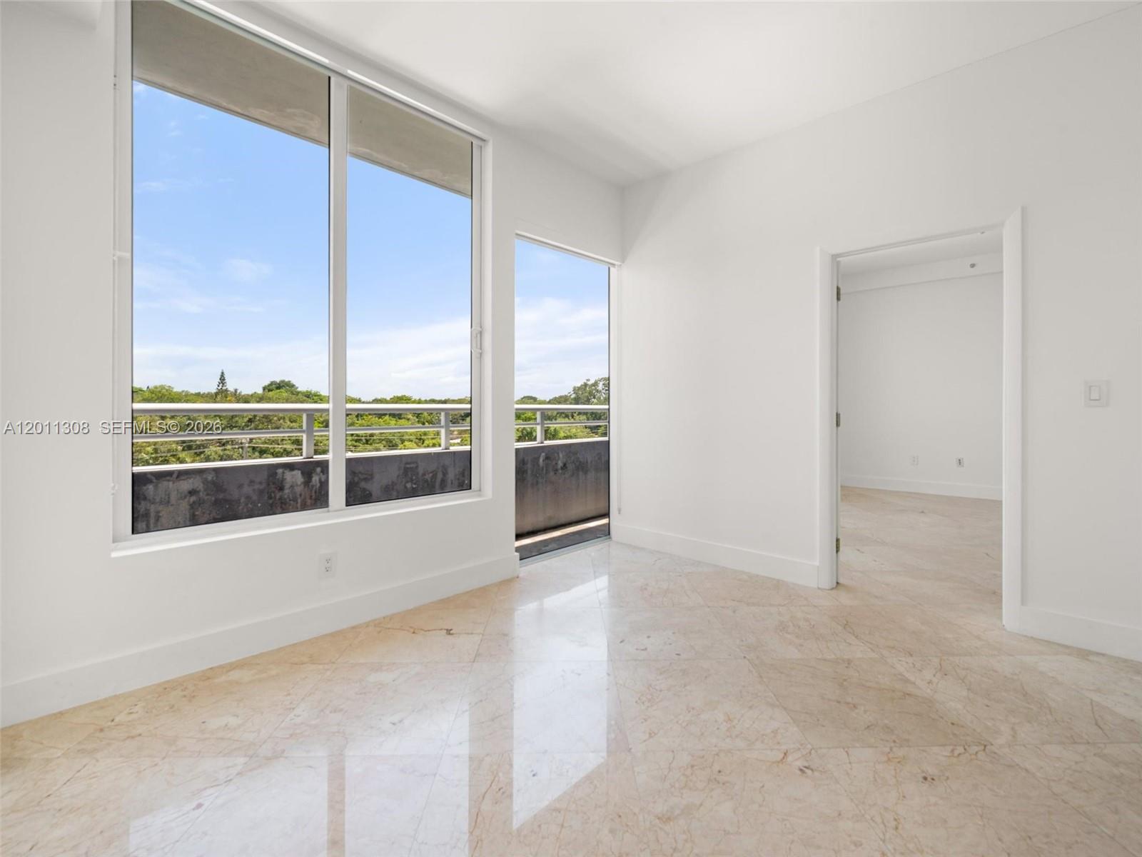 COCOSTYLE @ 3250 GRAND AV - Residential