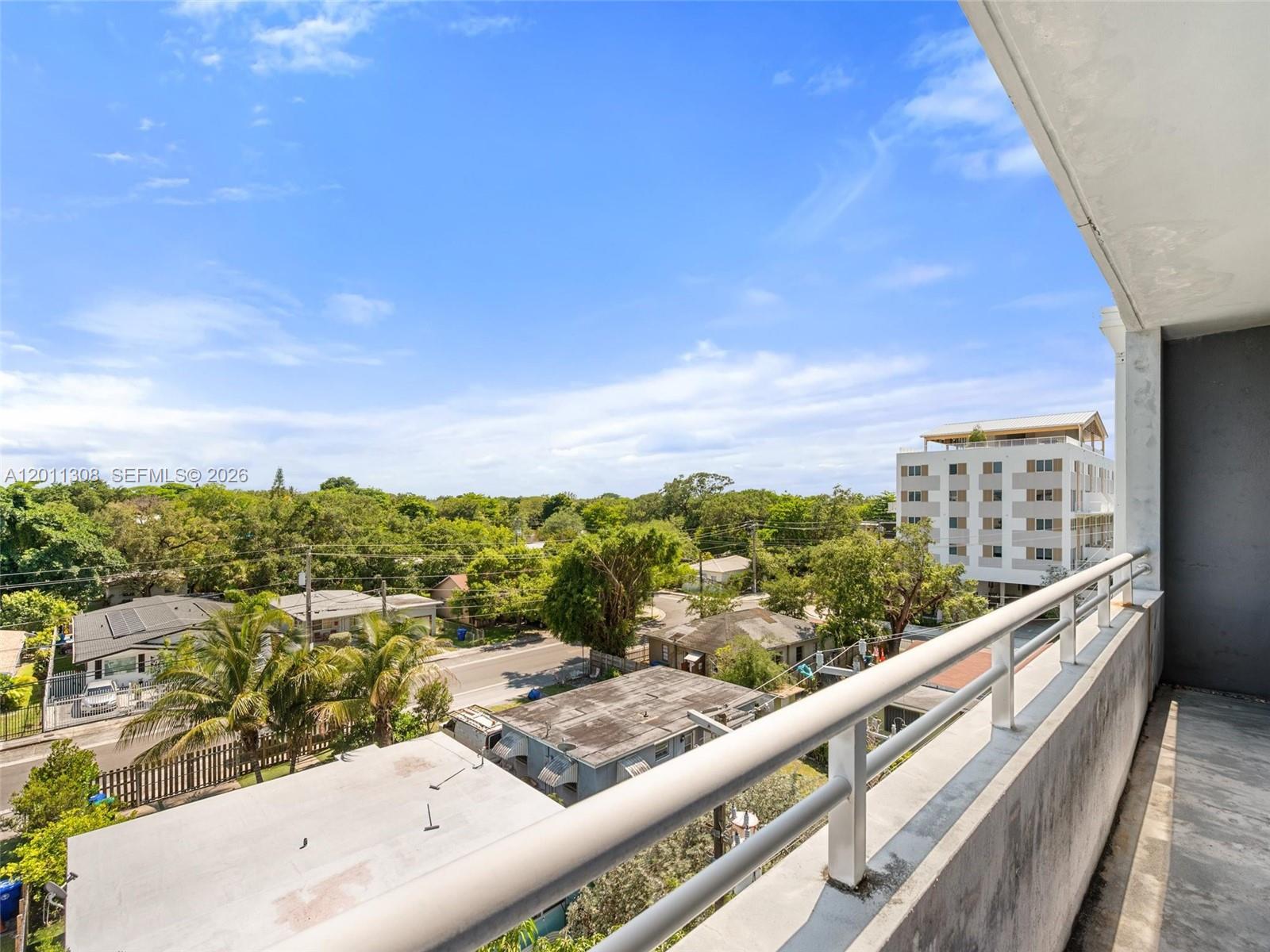 COCOSTYLE @ 3250 GRAND AV - Residential