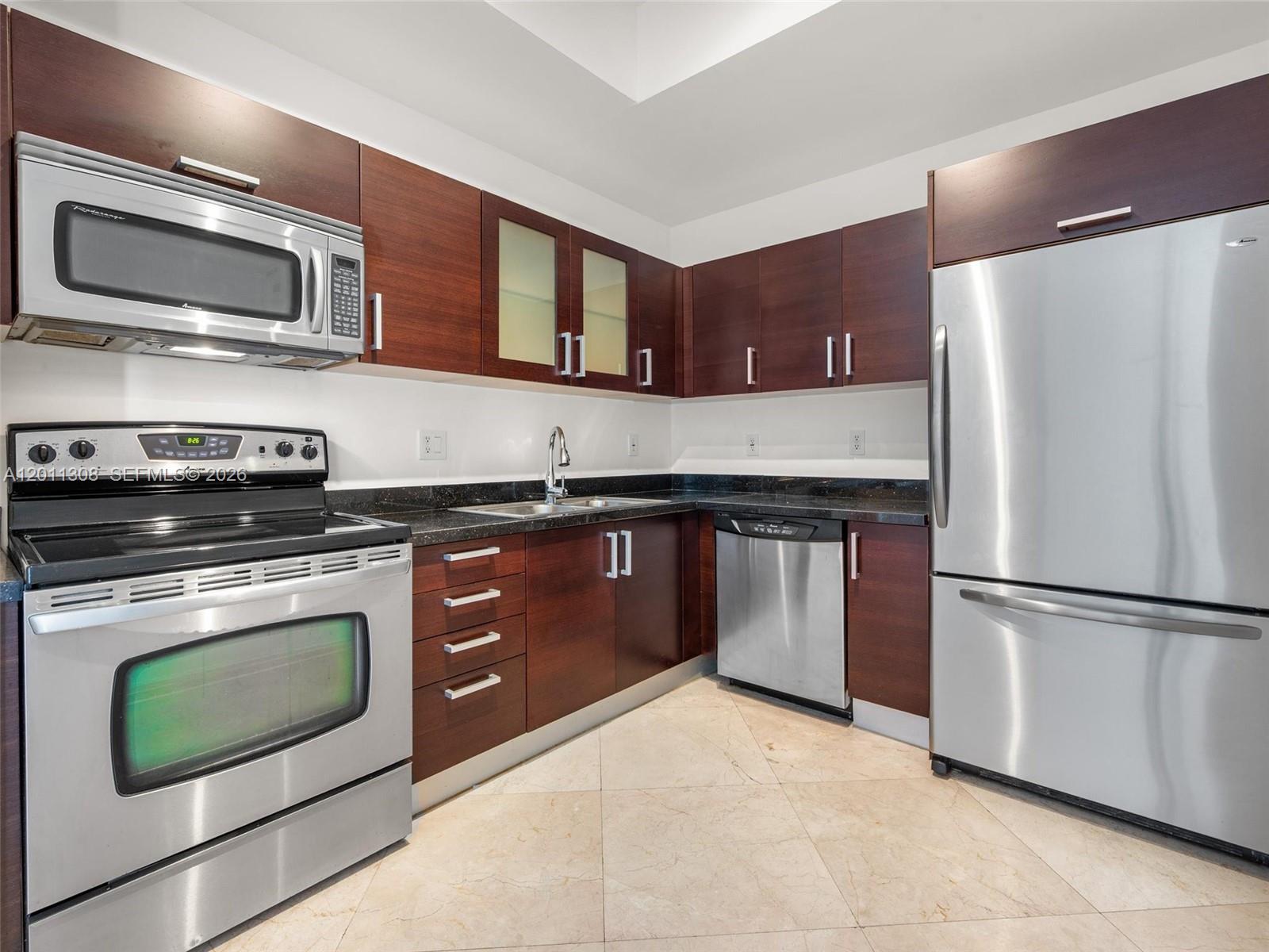 COCOSTYLE @ 3250 GRAND AV - Residential