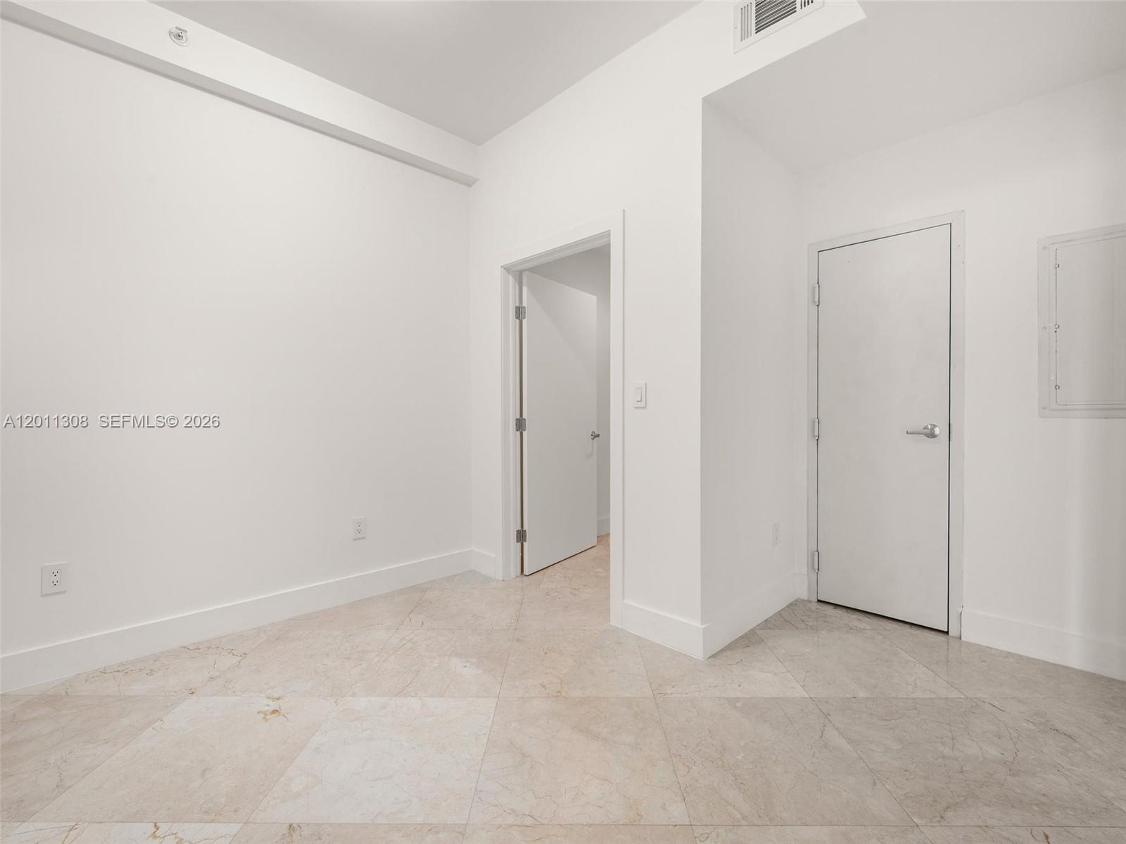 COCOSTYLE @ 3250 GRAND AV - Residential