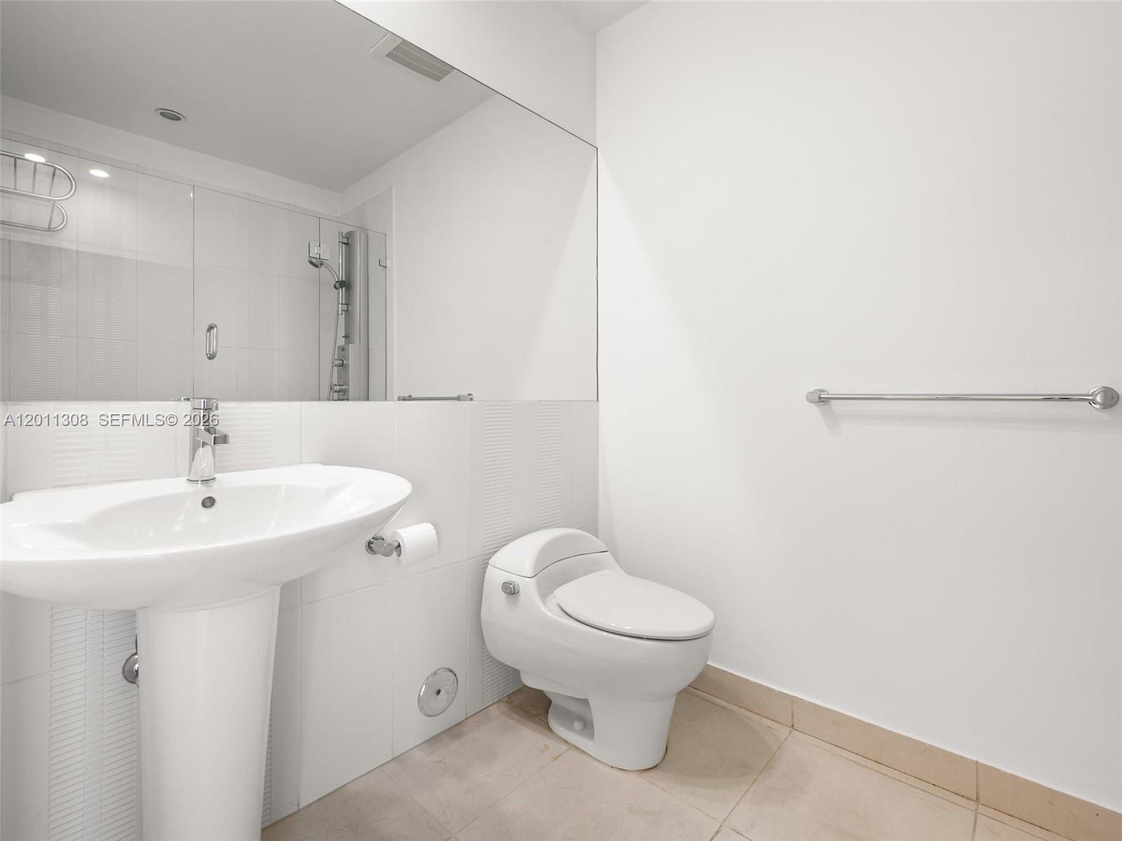 COCOSTYLE @ 3250 GRAND AV - Residential