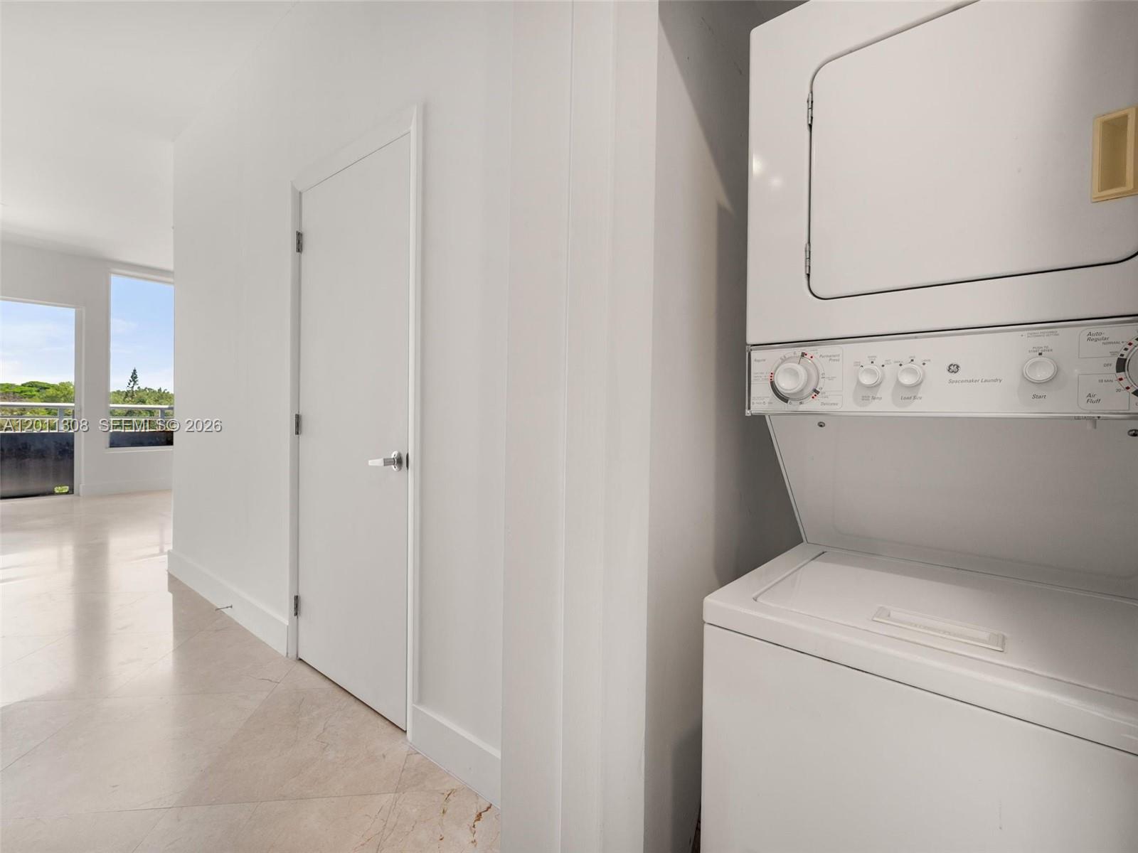 COCOSTYLE @ 3250 GRAND AV - Residential
