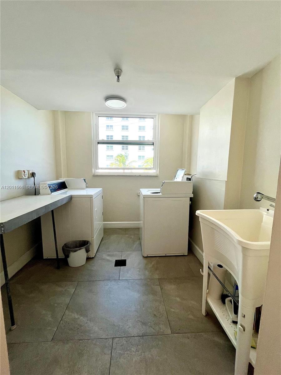 HYDE PARK TOWERS CONDO - Residential