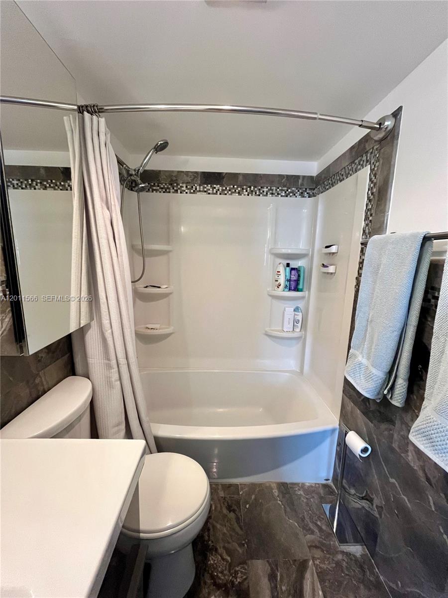 HYDE PARK TOWERS CONDO - Residential