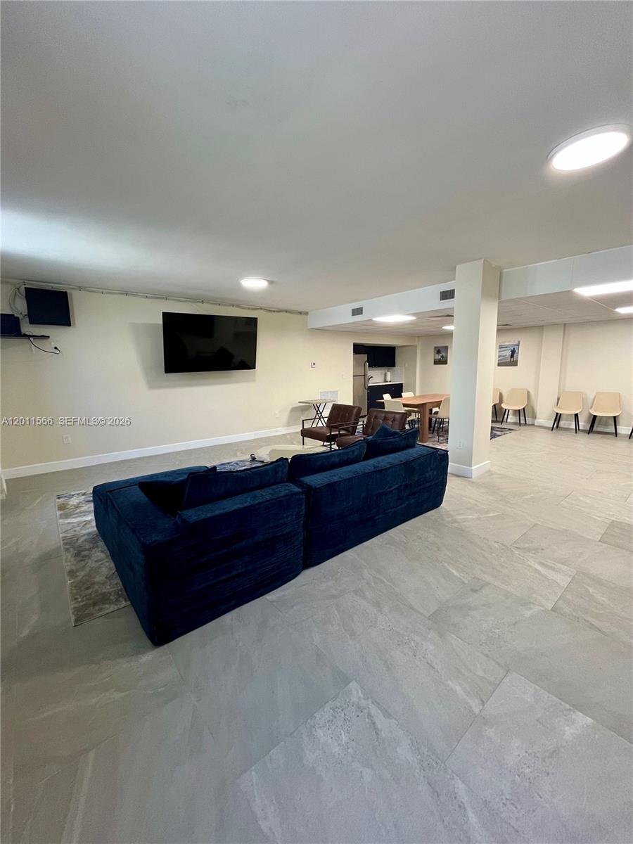 HYDE PARK TOWERS CONDO - Residential
