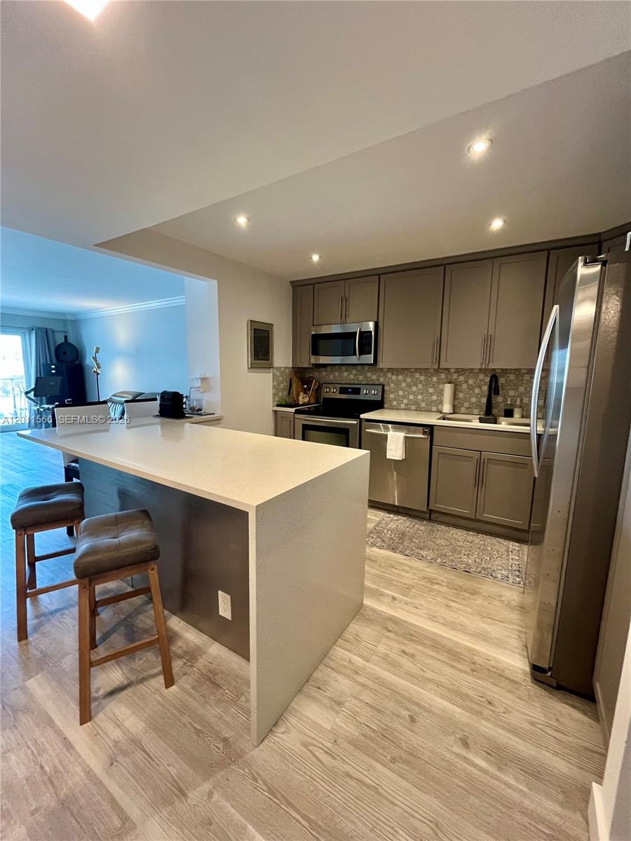 HYDE PARK TOWERS CONDO - Residential