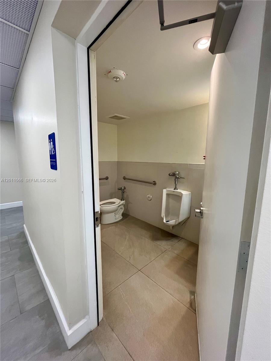 HYDE PARK TOWERS CONDO - Residential