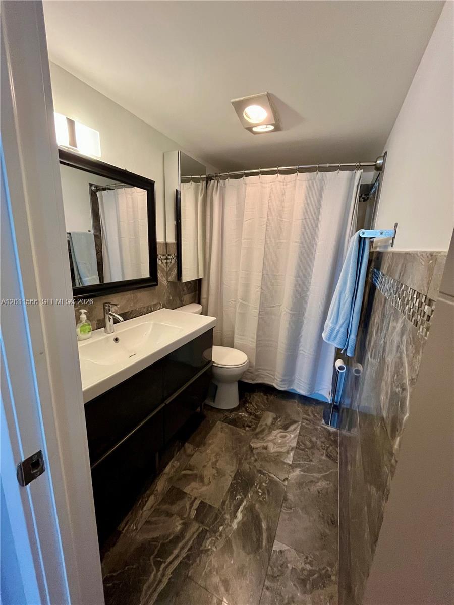 HYDE PARK TOWERS CONDO - Residential
