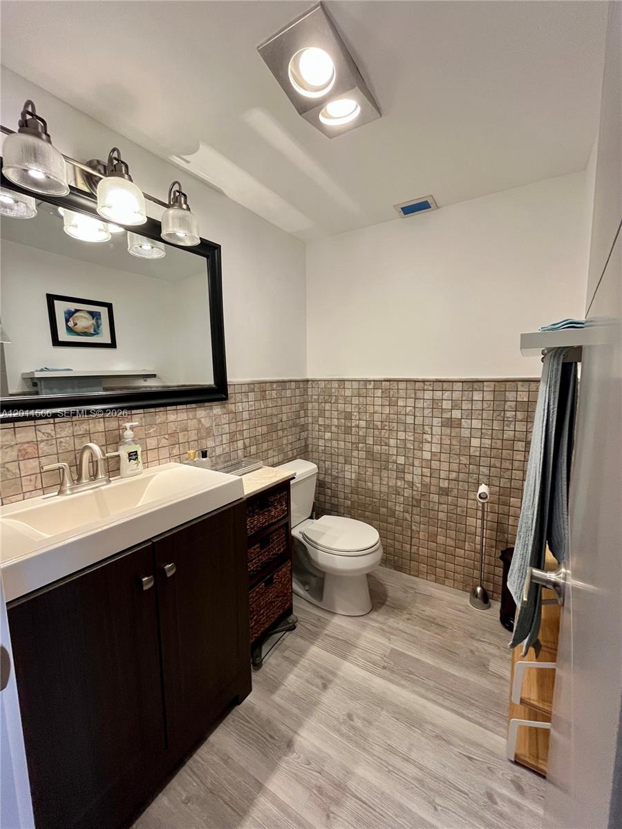 HYDE PARK TOWERS CONDO - Residential