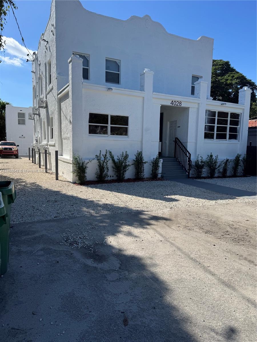 Fully renovated apartment with new appliances, in-unit washer and dryer, no association fees, pets allowed, water included, 2 parking spaces. Quick application and easy to show. Available now.