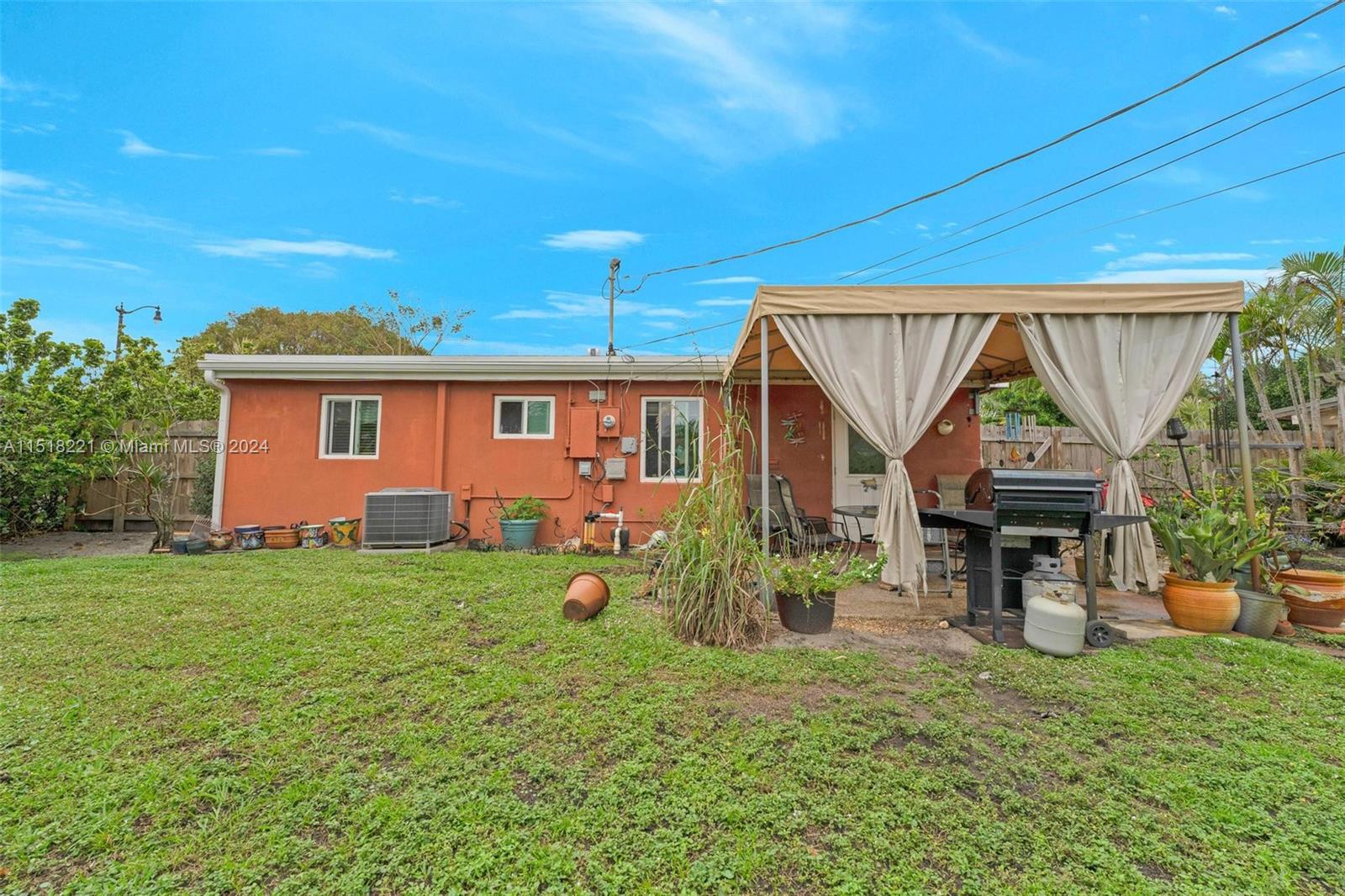 COLLIER MANOR 3RD ADD - Residential