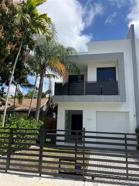 2321 SW 16th Ct left Miami FL 33145
