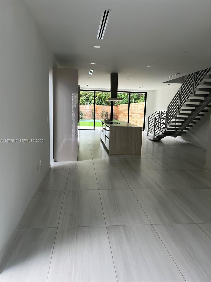 2321 SW 16th Ct left