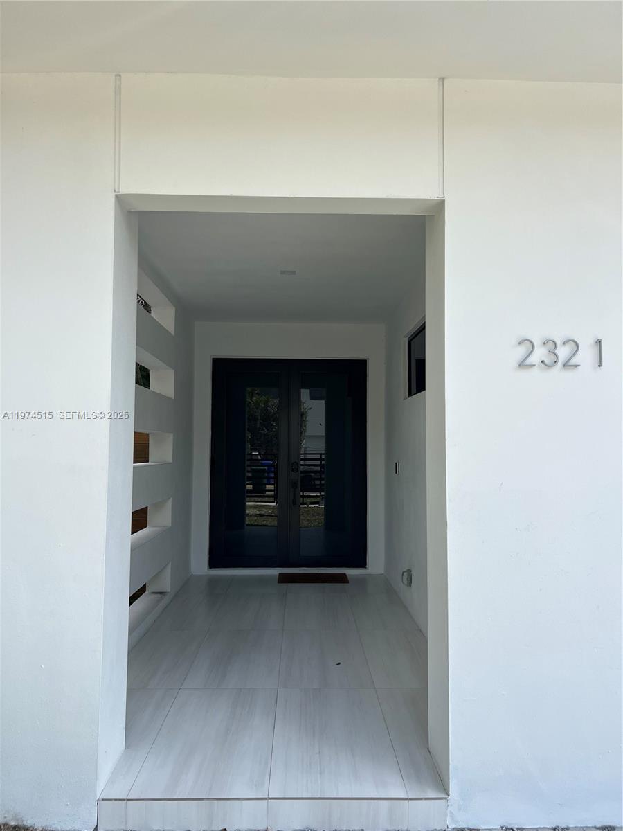 2321 SW 16th Ct left