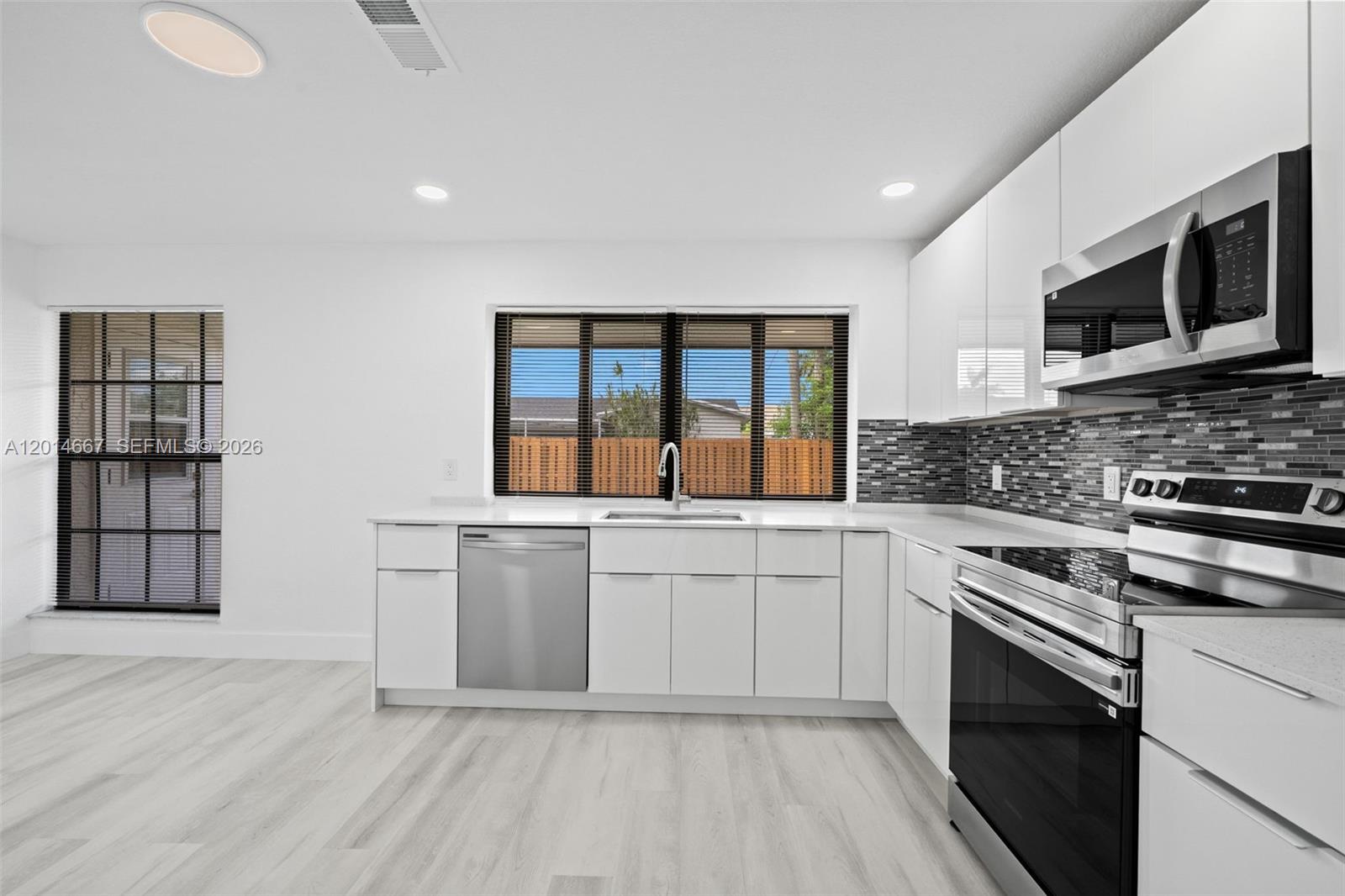SUNRISE GOLF VILLAGE SEC - Residential