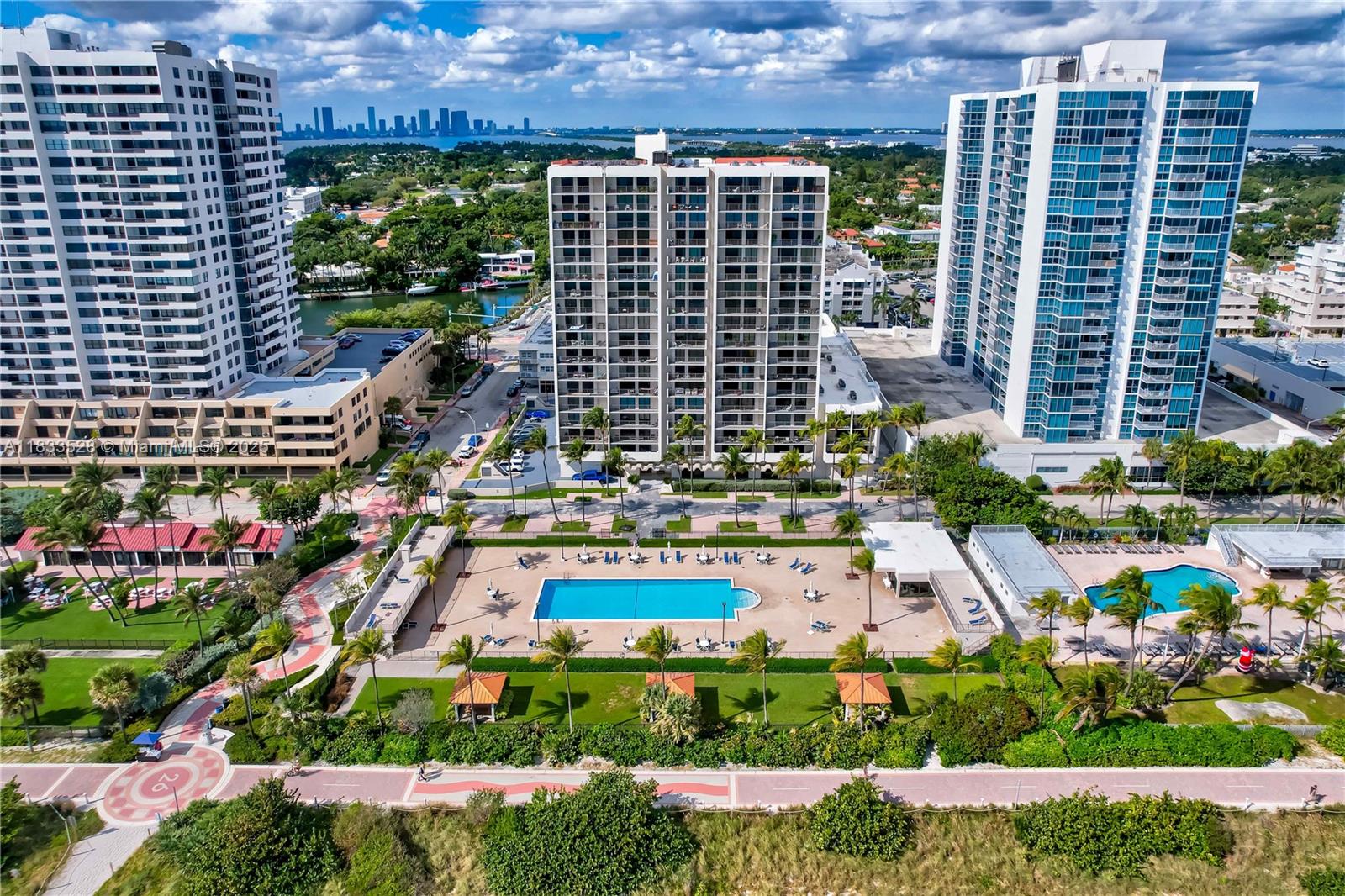 2625 Collins Ave 418