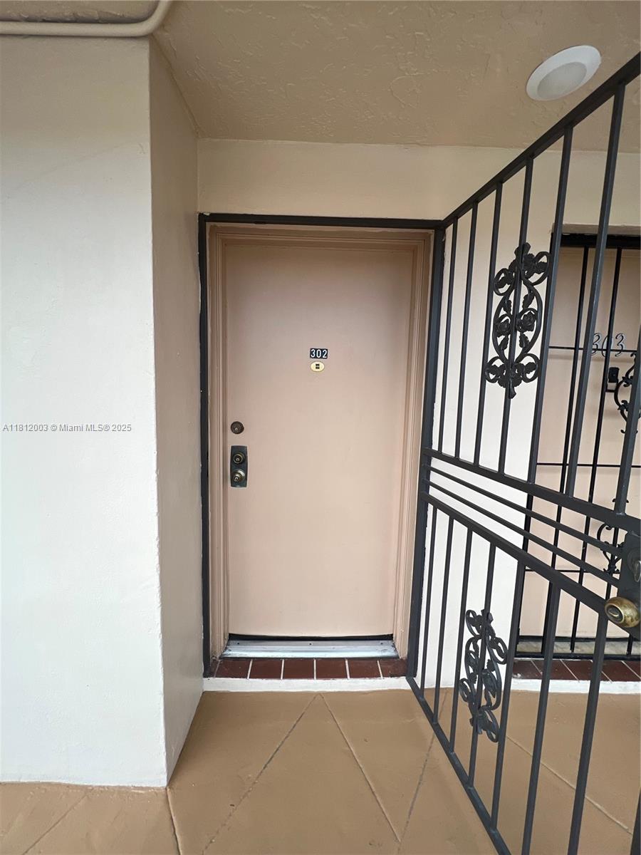 8887 Fontainebleau Blvd 302