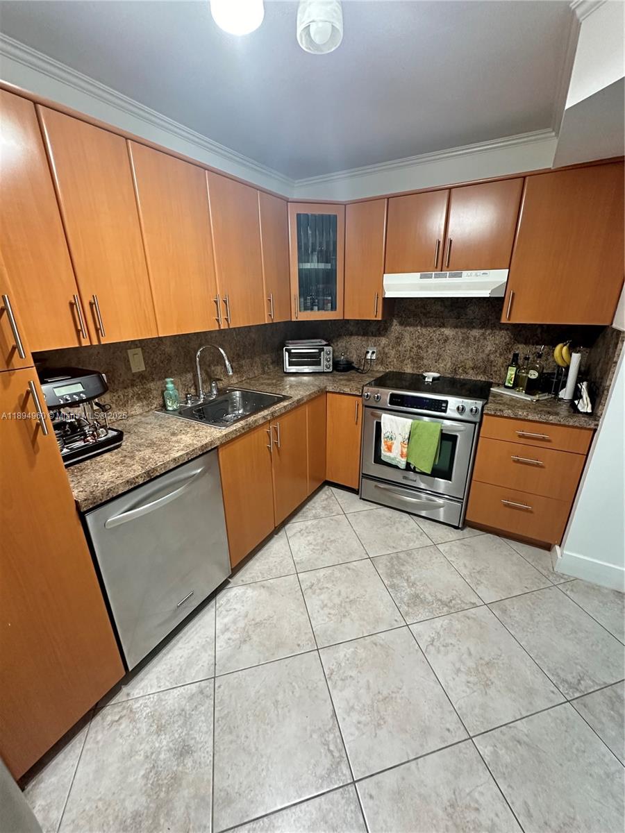 ARLEN HOUSE EAST CONDO - Residential