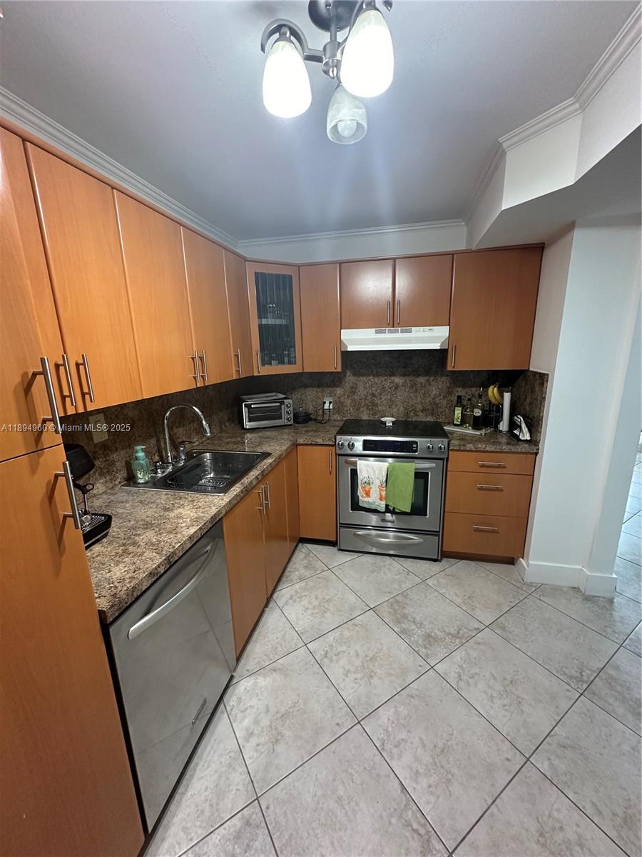 ARLEN HOUSE EAST CONDO - Residential