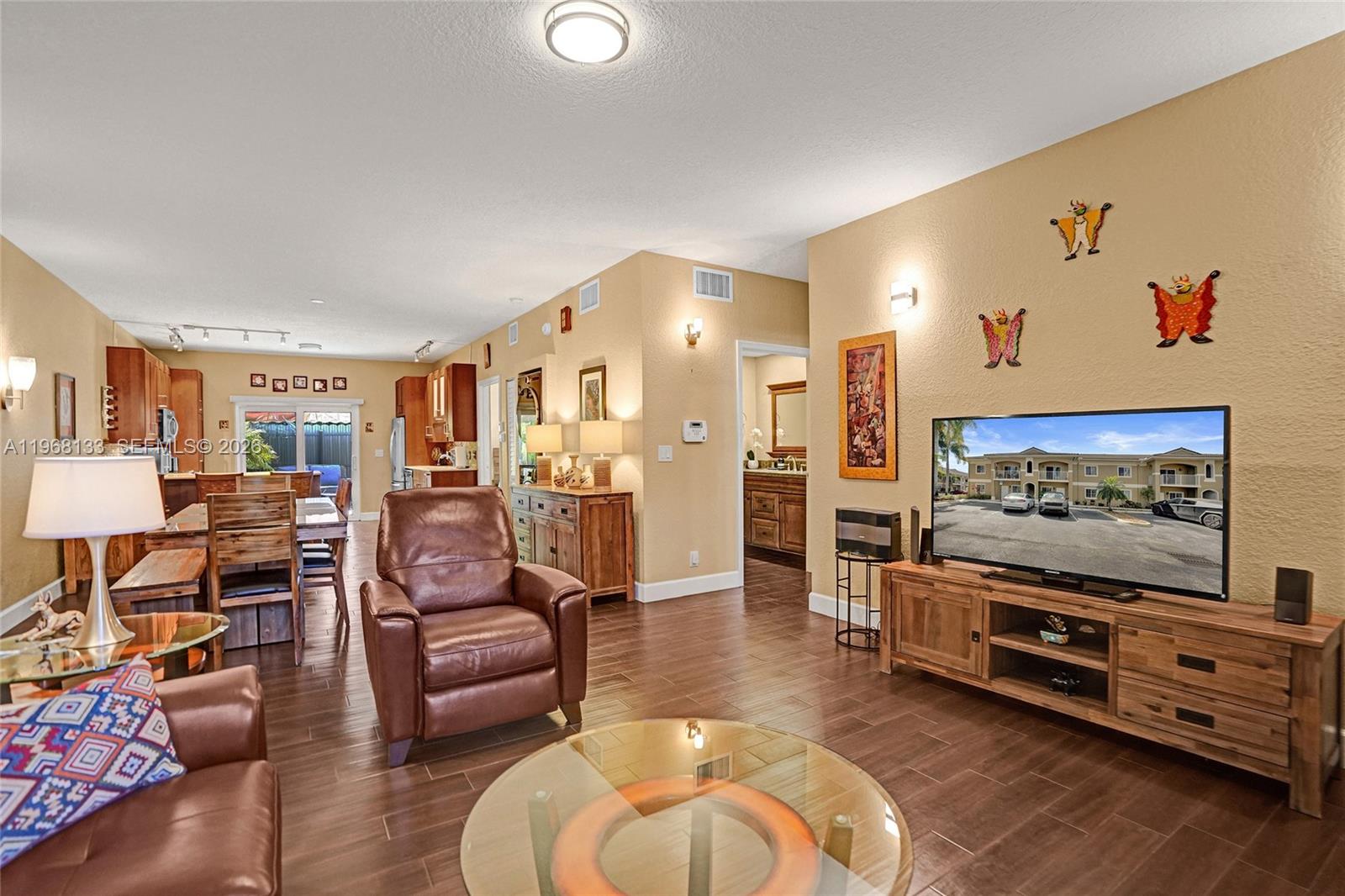 WASHINGTON PALMS CONDO - Residential