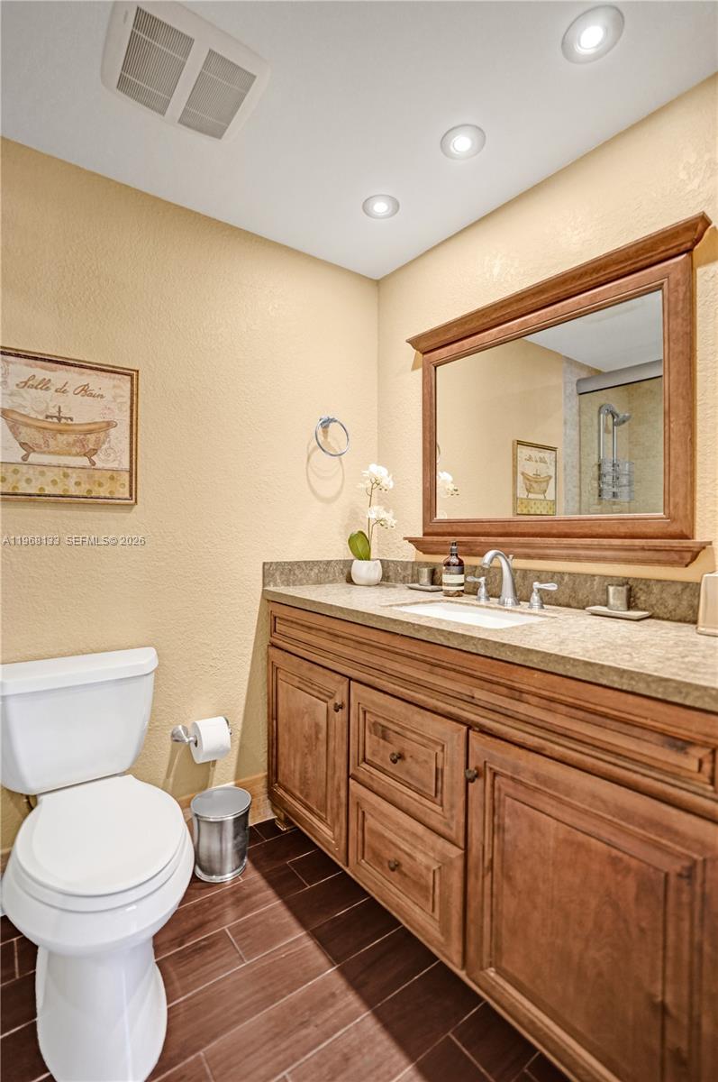 WASHINGTON PALMS CONDO - Residential