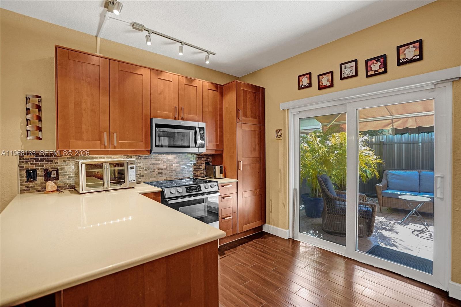 WASHINGTON PALMS CONDO - Residential