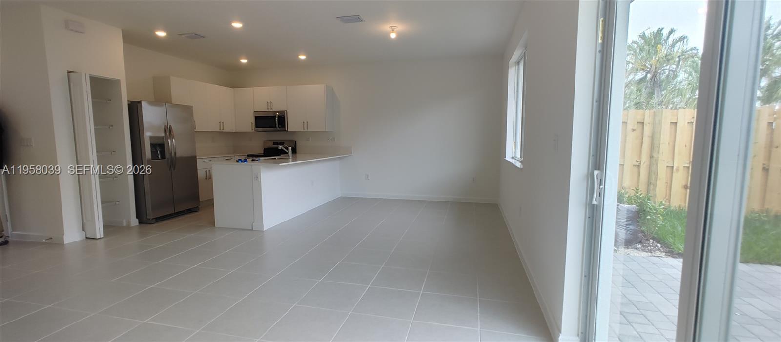 LOS CAYOS - Residential Lease