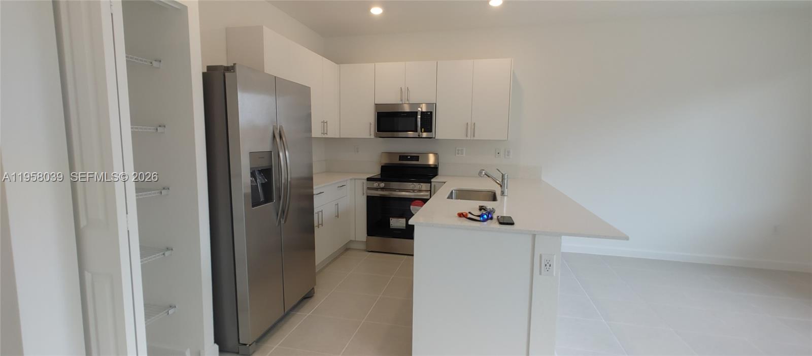 LOS CAYOS - Residential Lease