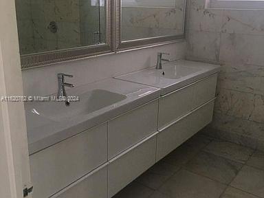 Rental Property at 160 S Shore Dr 8, Miami Beach, Miami-Dade County, Florida - Bedrooms: 1 
Bathrooms: 1  - $1,900 MO.