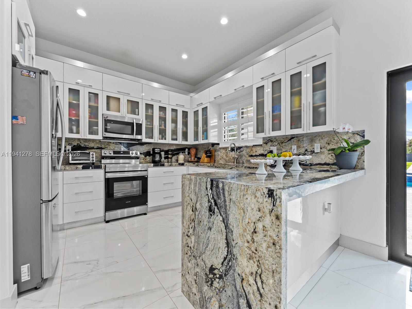 REDLAND ACRES AVOCADO HOM - Residential