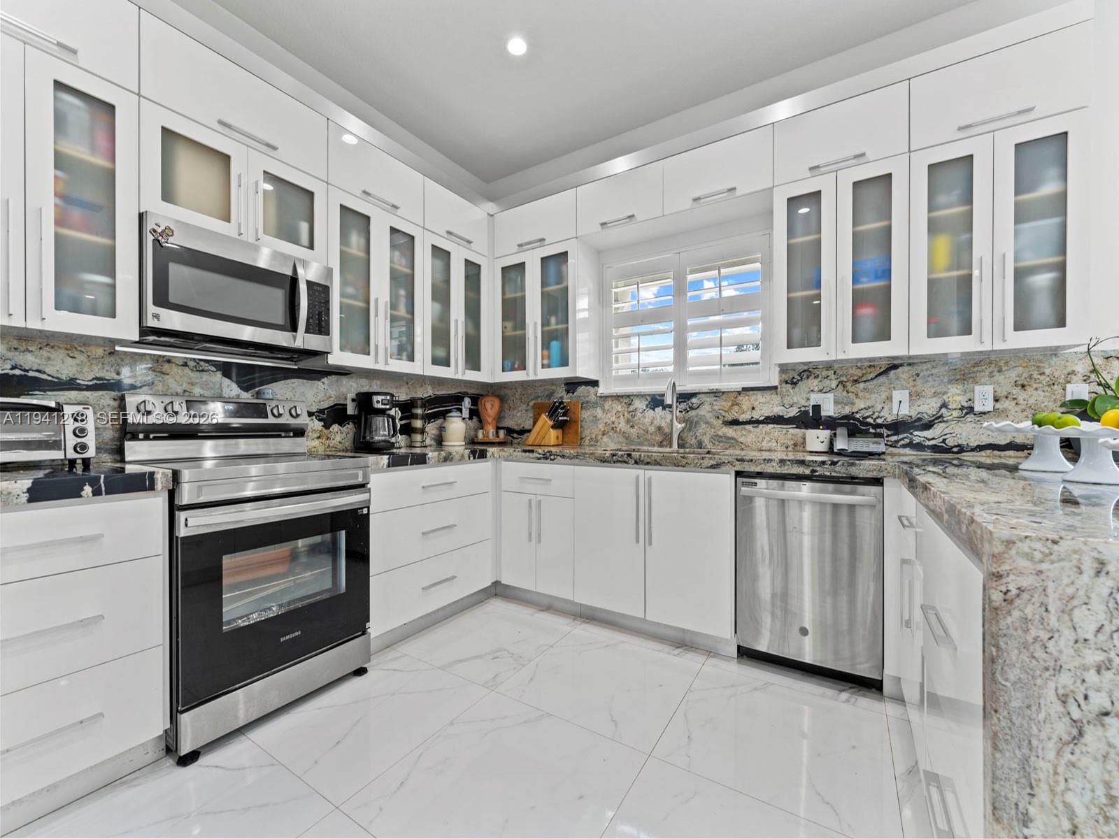 REDLAND ACRES AVOCADO HOM - Residential