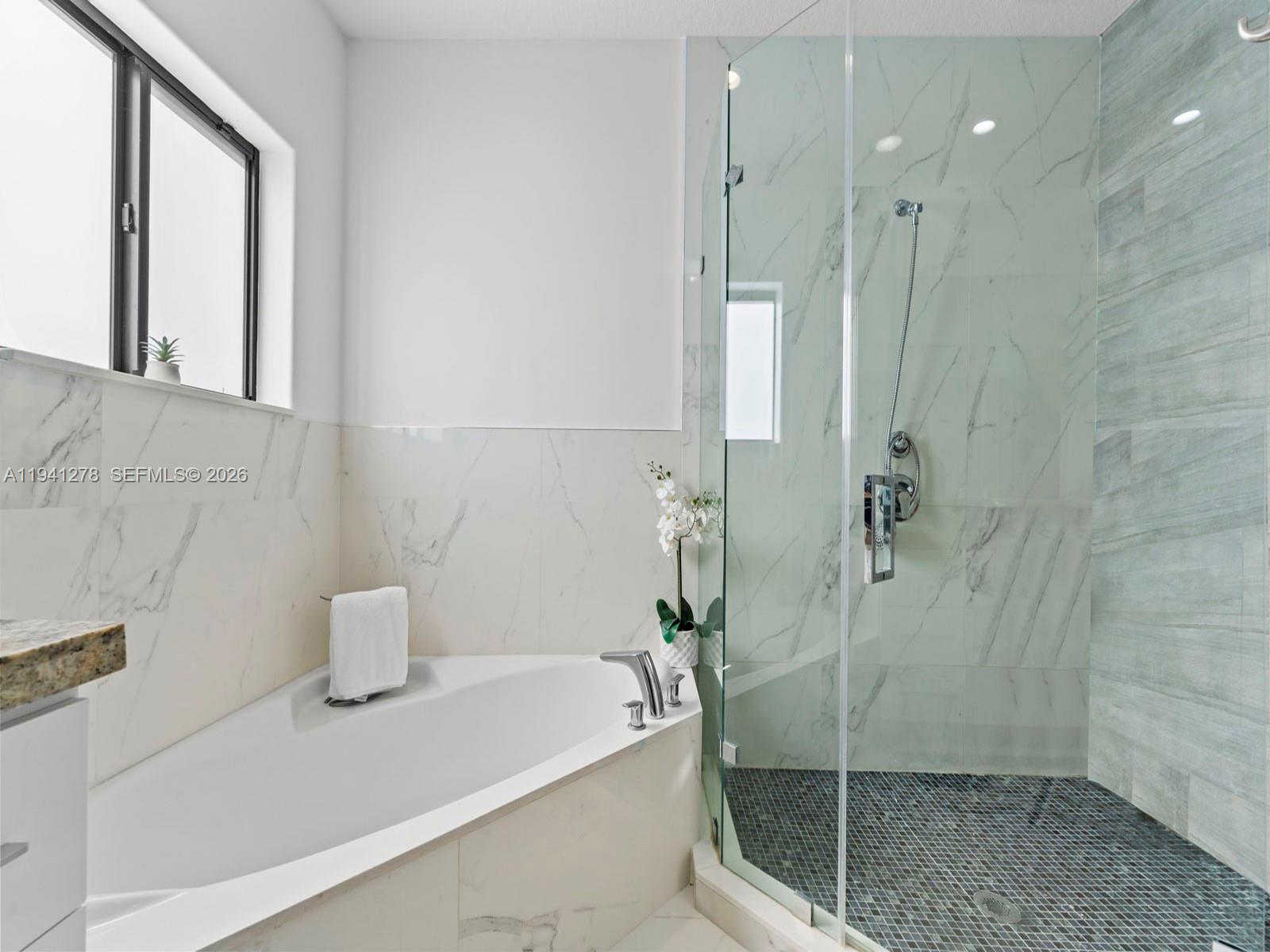 REDLAND ACRES AVOCADO HOM - Residential