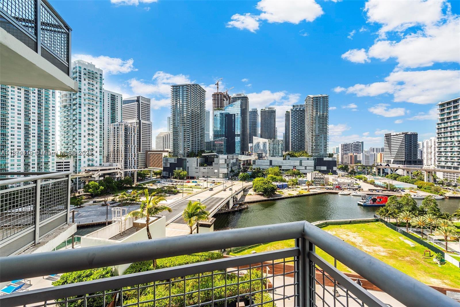 Furnished 2 bed + DEN and 2 full bathrooms. (Cable & Internet Included) This wonderful condominium is the only gated community located in Brickell/Financial district. Enjoy of the 5 star amenities that this building has to offer, pool, Jacuzzi, Spa, Sauna, Steam room, Racket ball, work out facility and more. This building is very secure.
Walking distance to Brickell, Downtown Miami and near by restaurants and nightlife. TEXT LISTING AGENT.