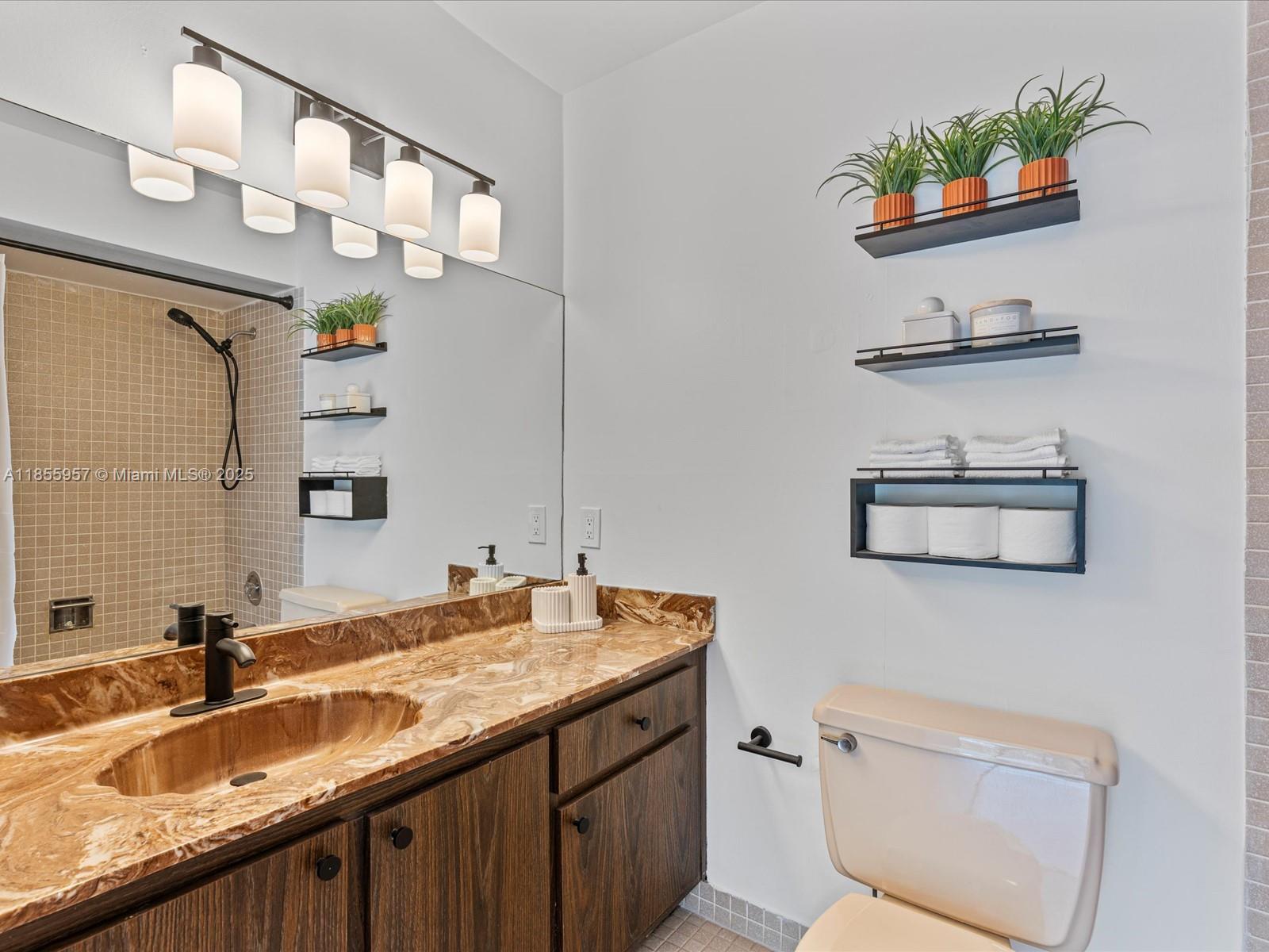 TOWNHOUSES OF EMERALD HIL - Residential Lease