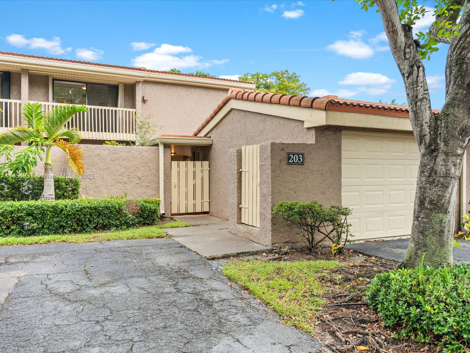 TOWNHOUSES OF EMERALD HIL - Residential Lease