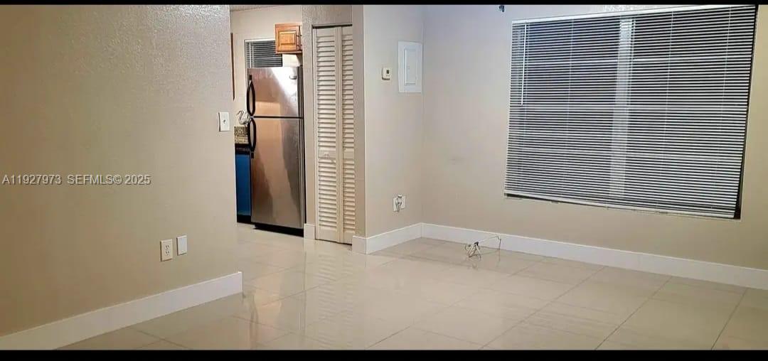 HOLLYWOOD LITTLE RANCHES - Residential Lease