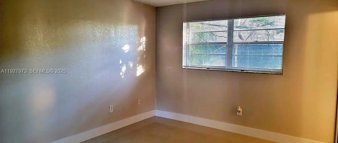 HOLLYWOOD LITTLE RANCHES - Residential Lease