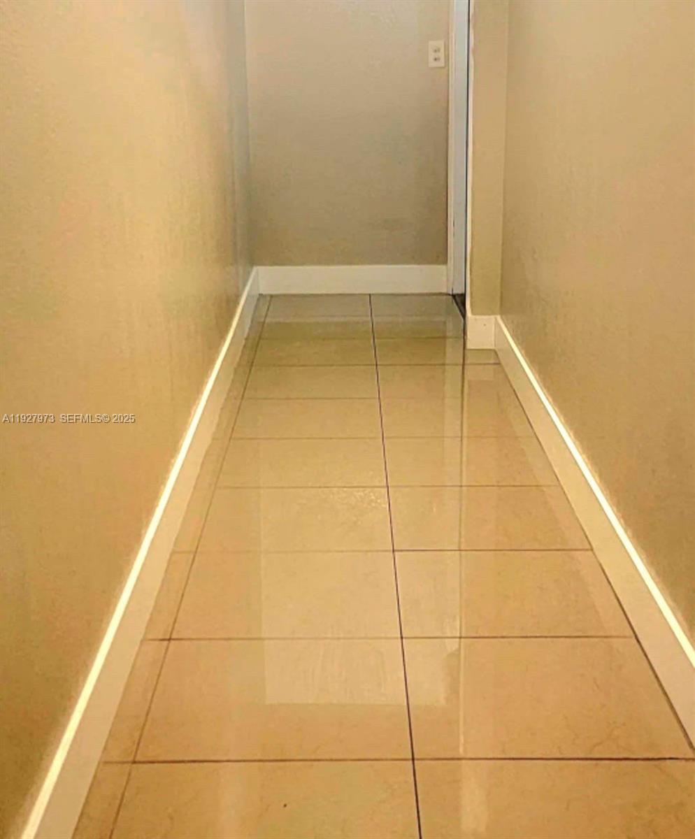 HOLLYWOOD LITTLE RANCHES - Residential Lease