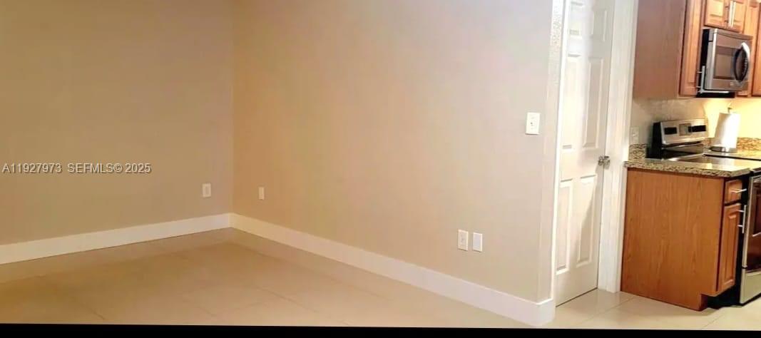 HOLLYWOOD LITTLE RANCHES - Residential Lease