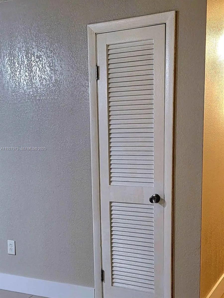 HOLLYWOOD LITTLE RANCHES - Residential Lease