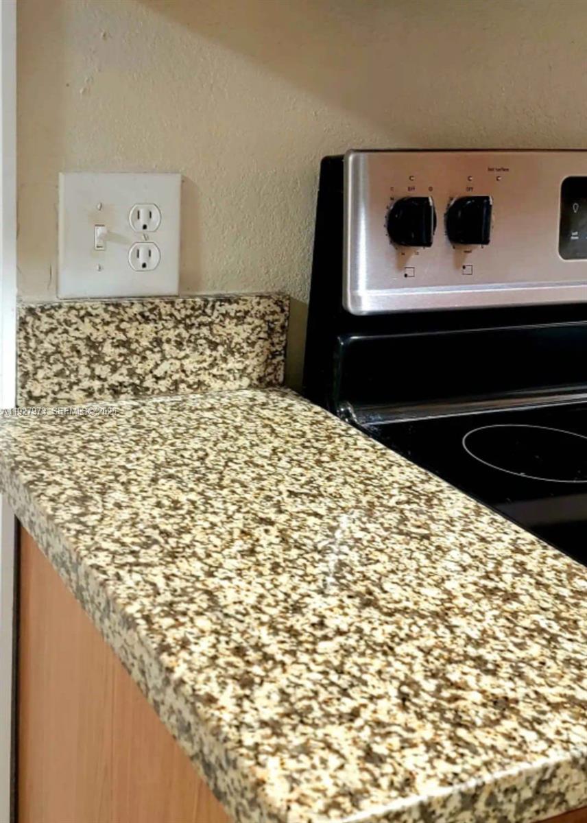 HOLLYWOOD LITTLE RANCHES - Residential Lease