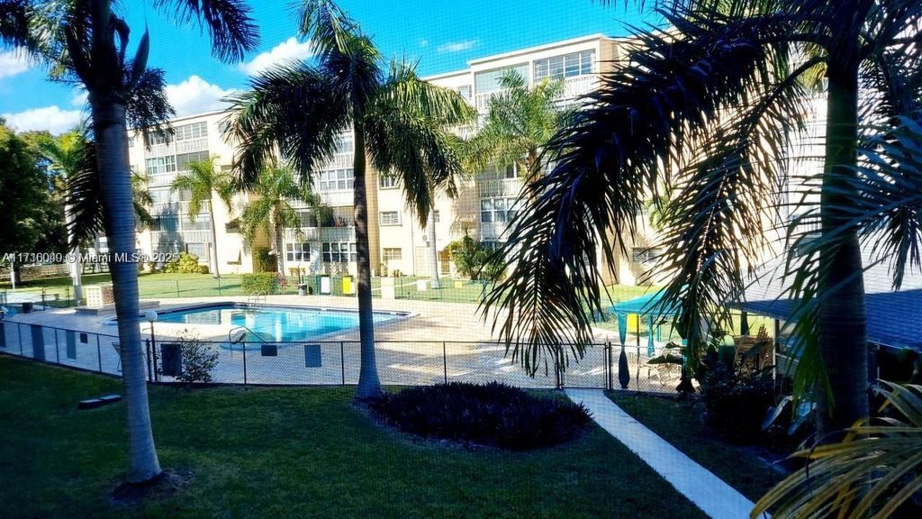 Photo of 218 NE 12th Ave #508, Hallandale Beach, FL 33009 (MLS # A11716040)