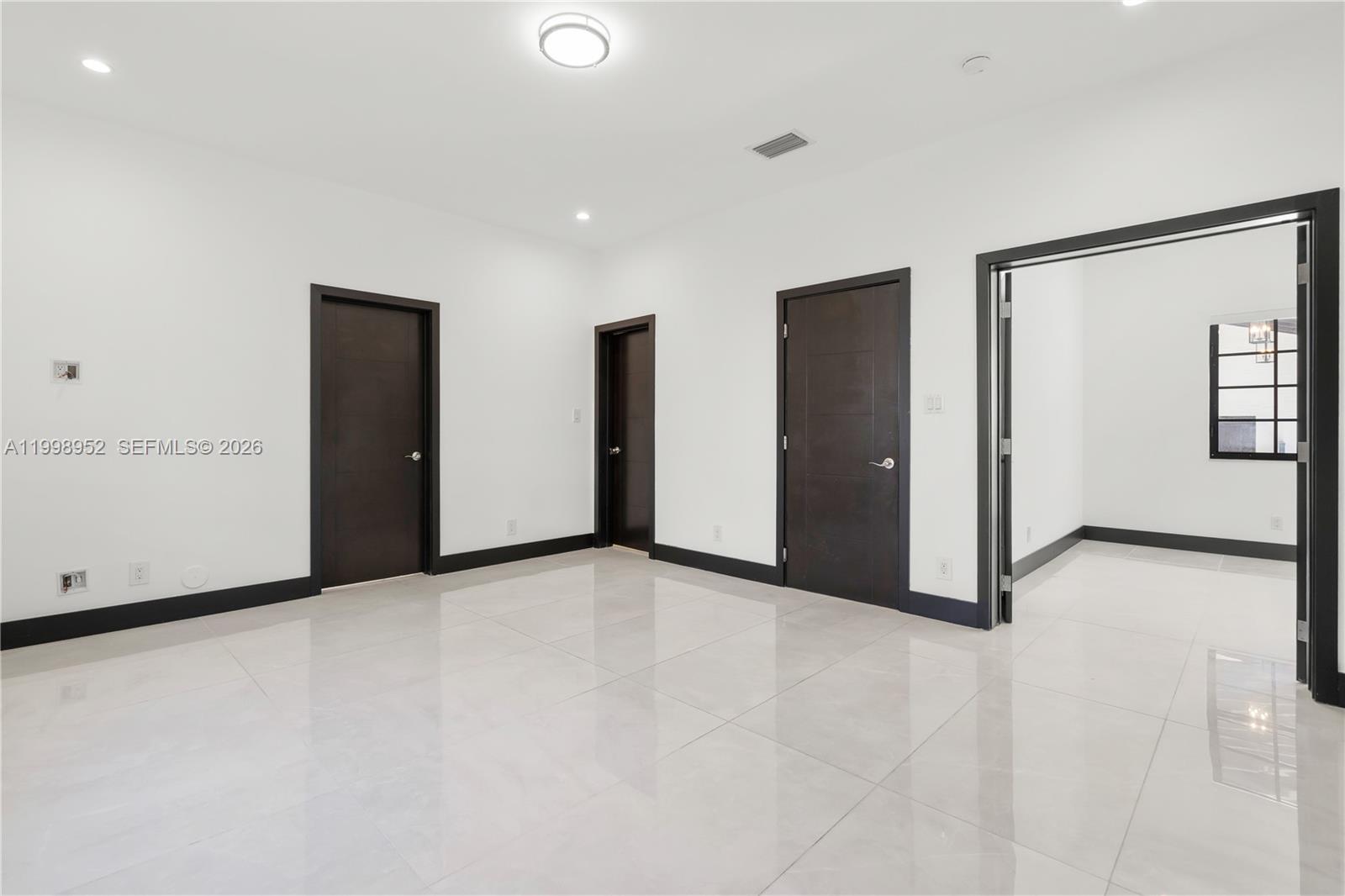 CORAL GABLES SEC B - Residential Lease