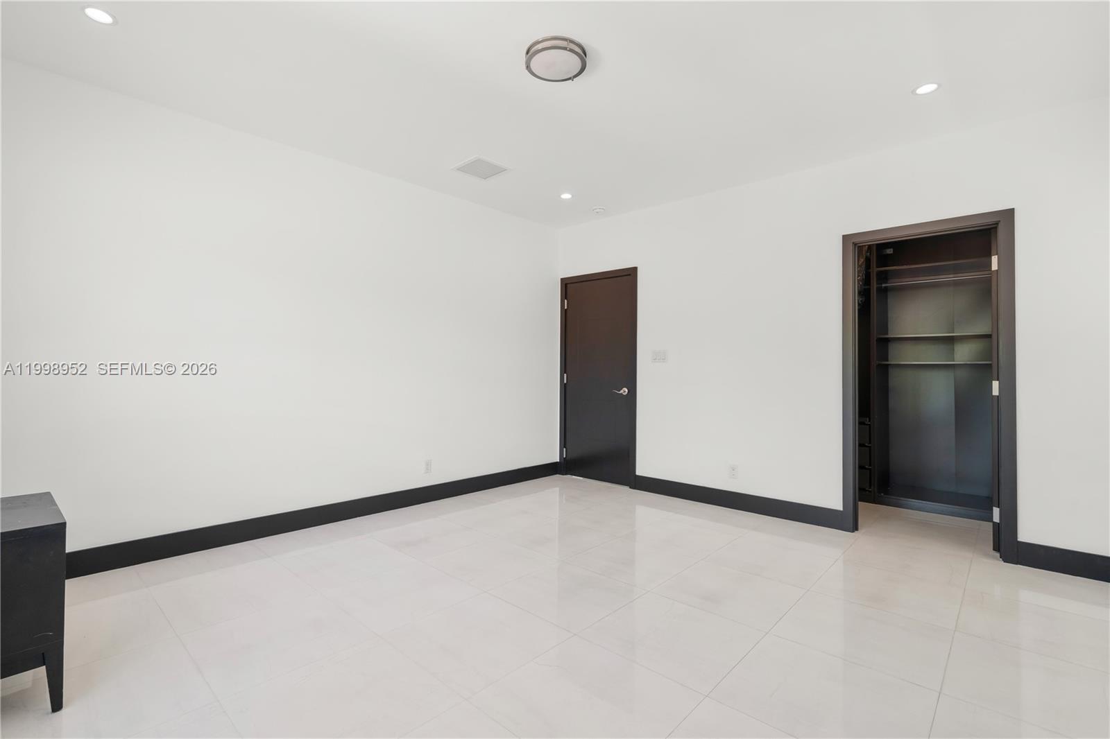 CORAL GABLES SEC B - Residential Lease