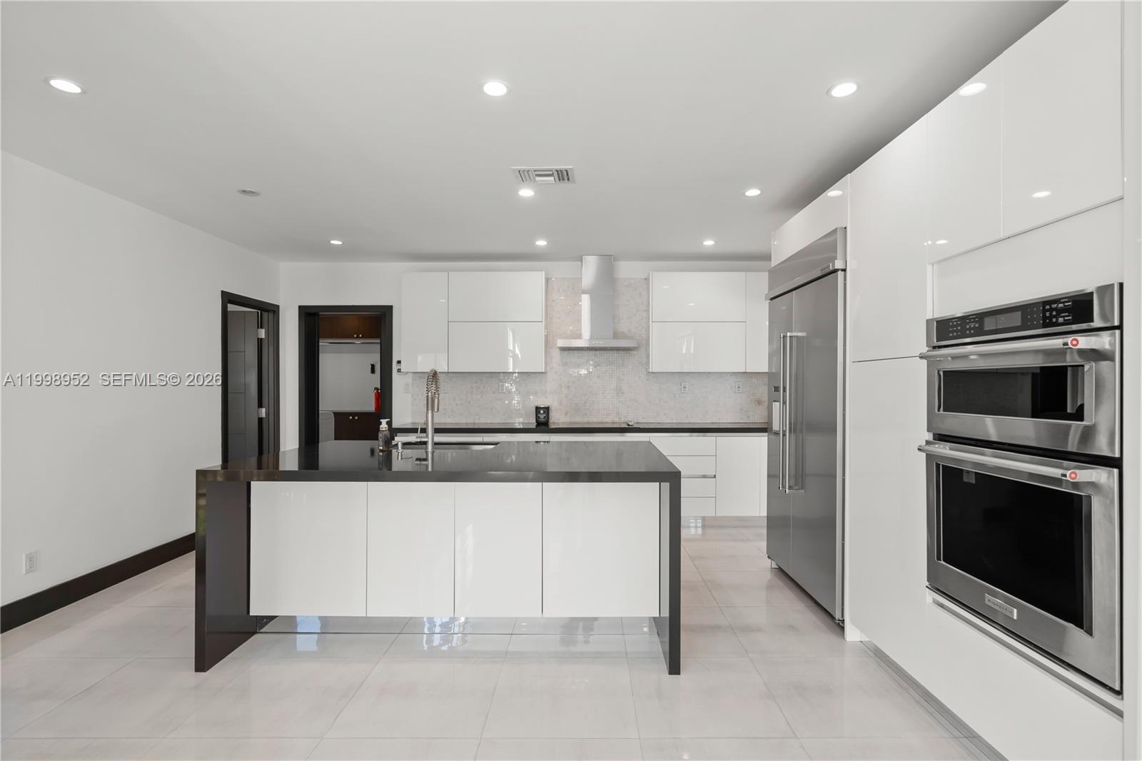 CORAL GABLES SEC B - Residential Lease