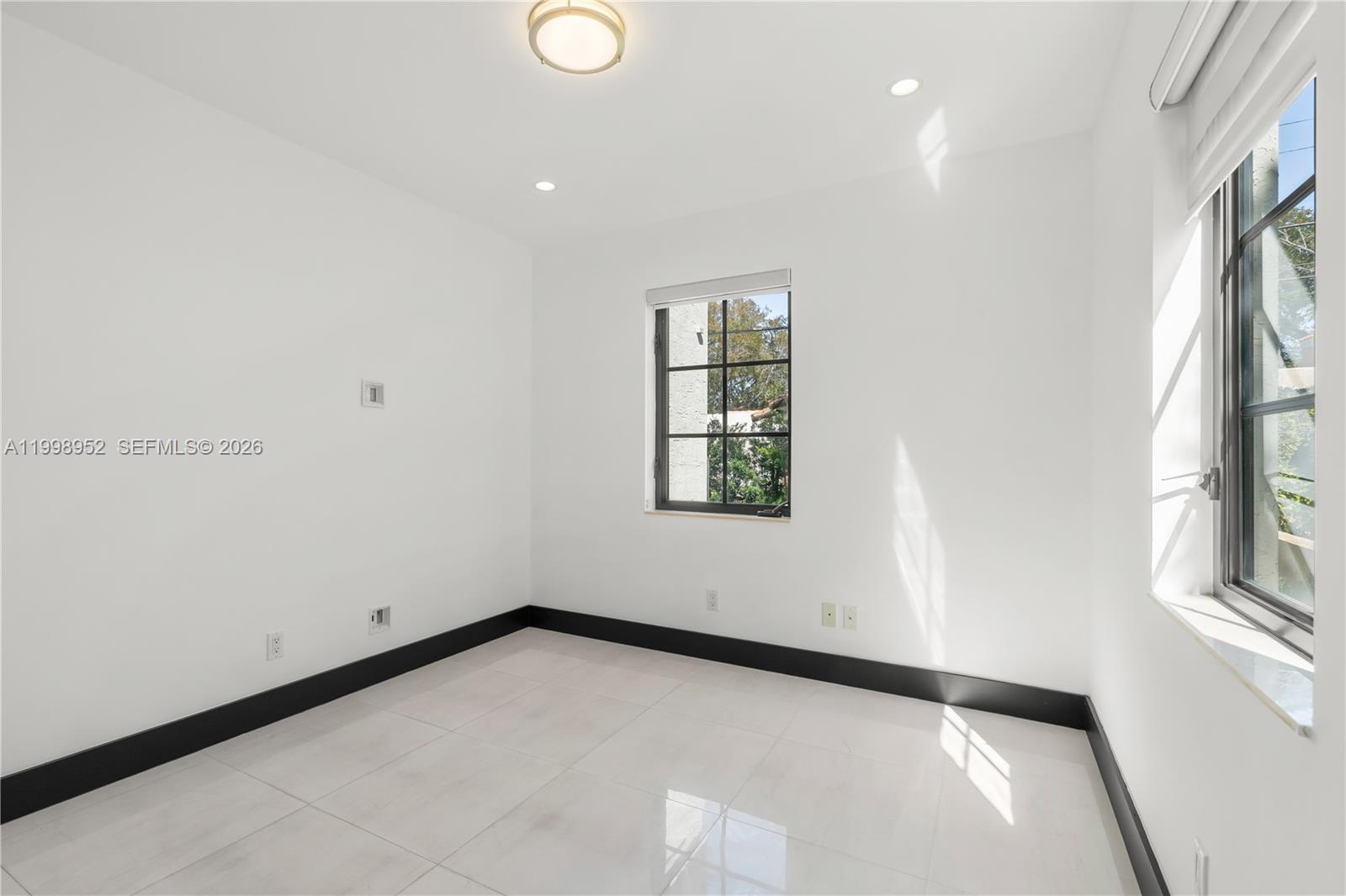 CORAL GABLES SEC B - Residential Lease
